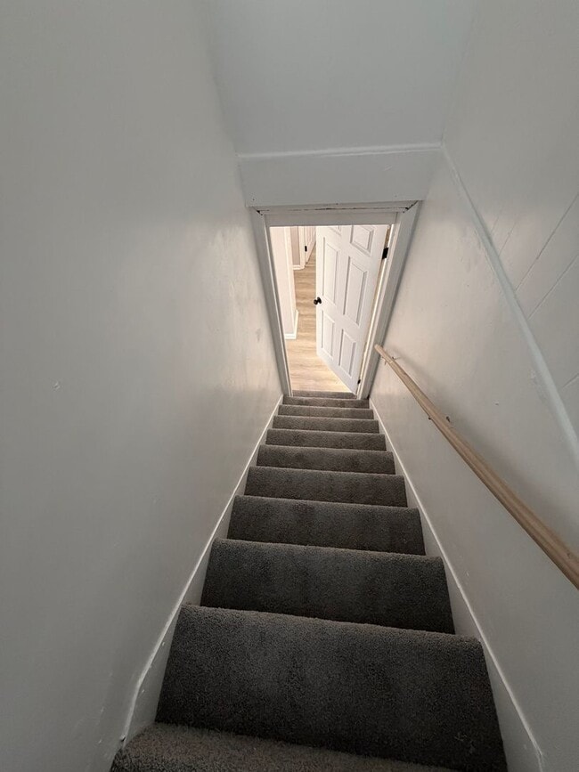 Building Photo - 3 bedroom Fully renovated Westside Bungalow