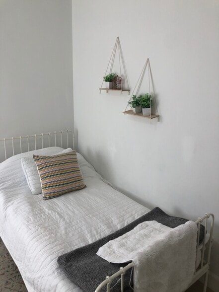 Building Photo - 10802 Howard St