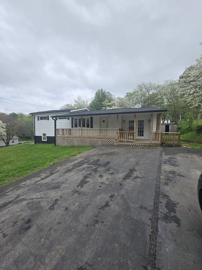 Building Photo - Newly Remodeled 3 Bedroom Home in Mosheim, TN – Move-In Ready!