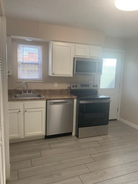 Building Photo - 4794 Rossmoor Pl