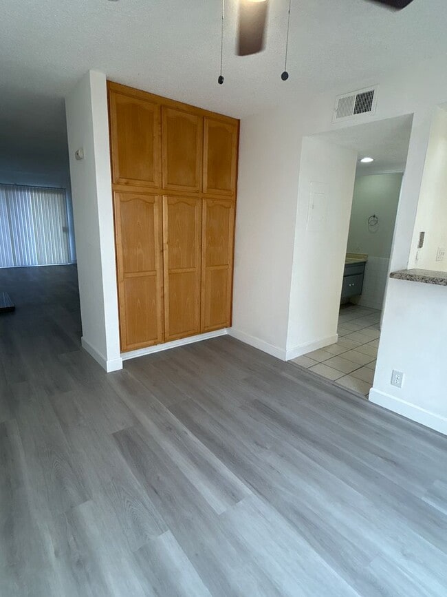 Building Photo - 3 Bedroom Condo for rent in the most desirable Alhambra Area Walking to Alhambra HS
