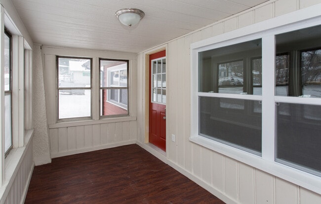 Building Photo - Beautiful 3 Bedroom 1 Bath Home - Pyramid ...