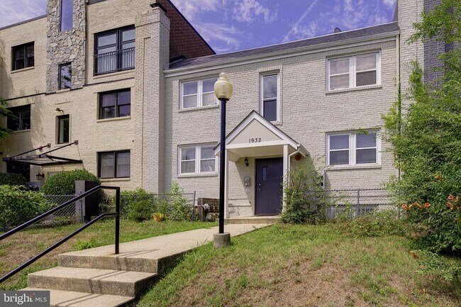 Building Photo - 1932 3rd St NE