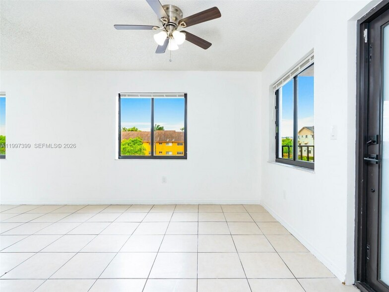 Building Photo - 1490 W 42nd Pl