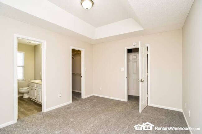 Building Photo - Nice 3 bedroom 2 bath