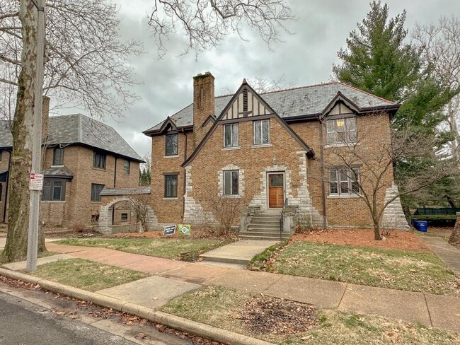 Primary Photo - 7224 Pershing Ave