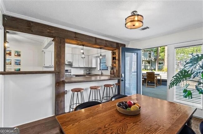 Building Photo - 1028 Riverbend Club Dr SE