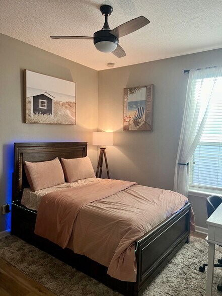 Building Photo - 700 Briar View Dr