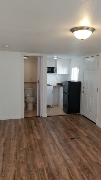 Building Photo - 142 Goldenrod St