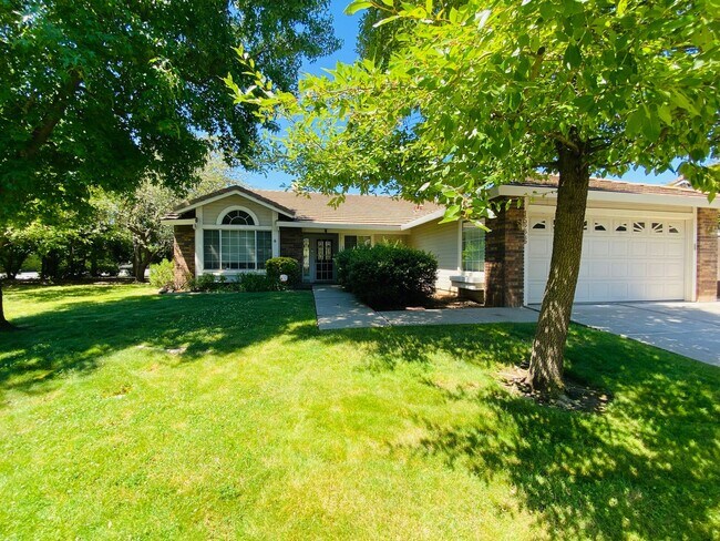 Building Photo - Charming Single-Story Corner Lot Rental