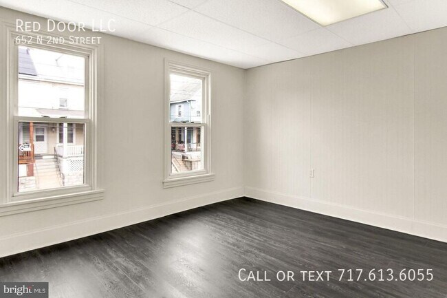 Building Photo - 652 N 2nd St