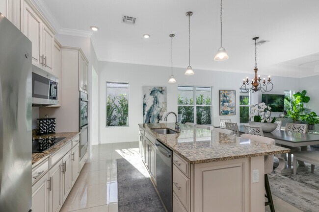 Building Photo - 4660 SW Ardsley Dr