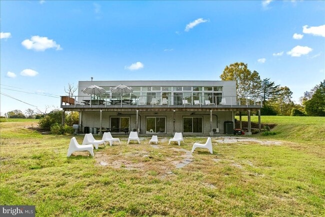 Building Photo - 10222 Van Thompson Rd