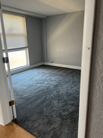 Building Photo - 151 E Washington St