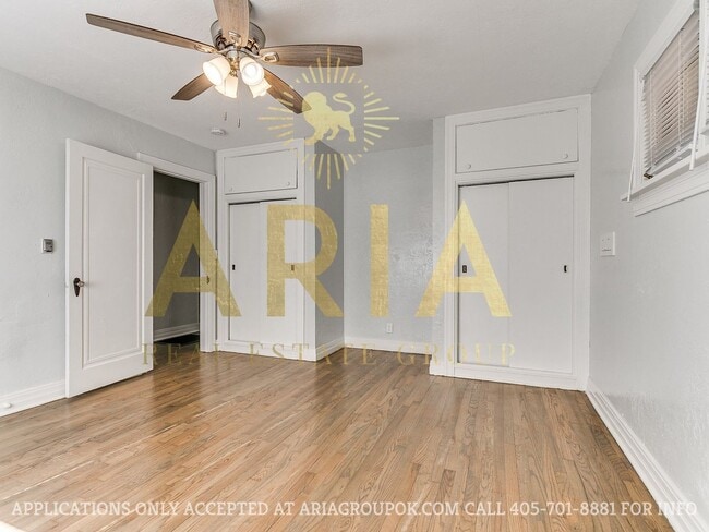 Building Photo - COMING SOON! 2 Bed/2 Bath Duplex Super Clo...