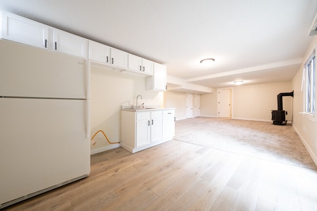 Building Photo - 14200 Elgin Ct