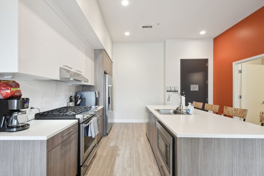 Building Photo - 2880 Zuni St