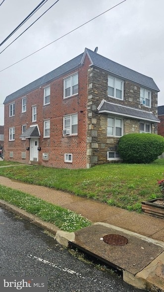 Building Photo - 1632-1600 Benson St