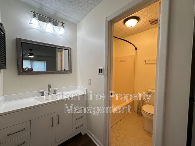 Building Photo - 6031 Harmon Pl