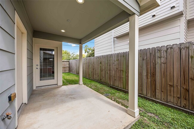 Building Photo - 1854 Dan St