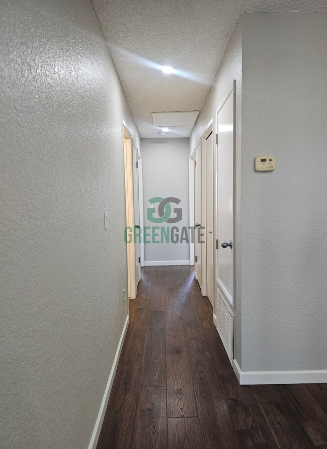 Building Photo - 495 Cherry Ln