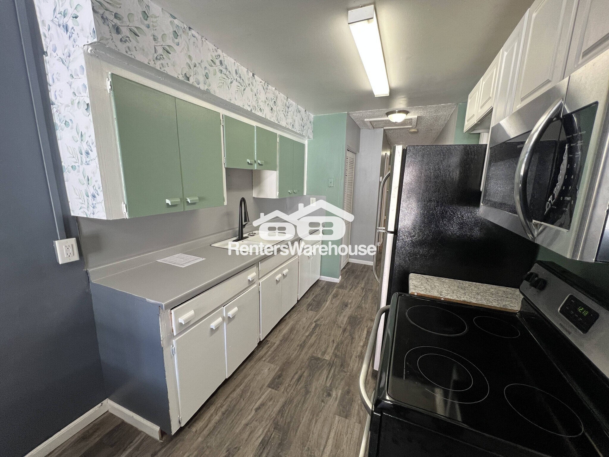 Building Photo - 9371 Country Dr