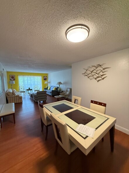 Building Photo - 5961 N Falls Circle Dr