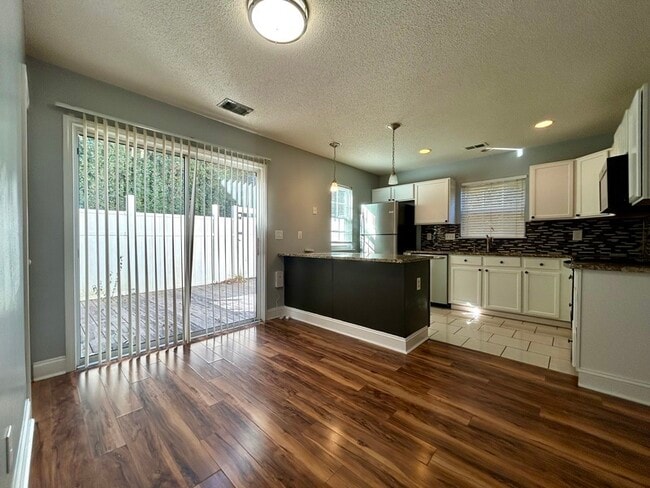 Building Photo - 7686 Petrea Ln