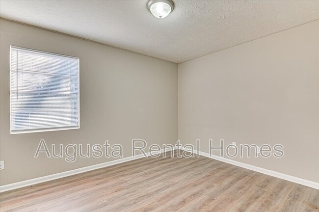 Building Photo - 404 Verdery Dr