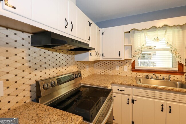 Building Photo - 2218 Dodson Dr