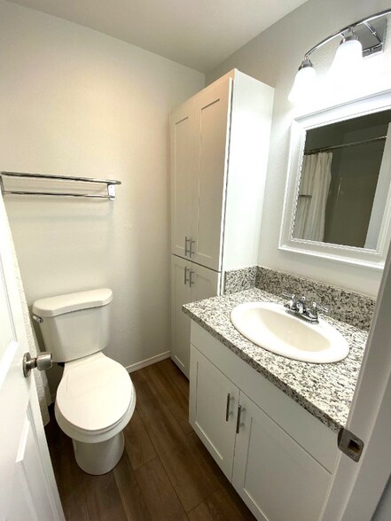 Building Photo - 844 Phoenix St NE