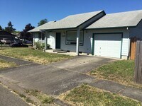 Building Photo - 2 Bedroom Duplex in Churchill Neighborhood