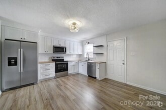Building Photo - Fully Remodeled | 2BR/1.5BA Condo | Willow...