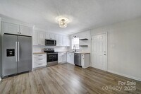 Building Photo - Fully Remodeled | 2BR/1.5BA Condo | Willow...