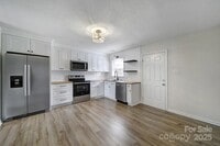 Building Photo - Fully Remodeled | 2BR/1.5BA Condo | Willow...