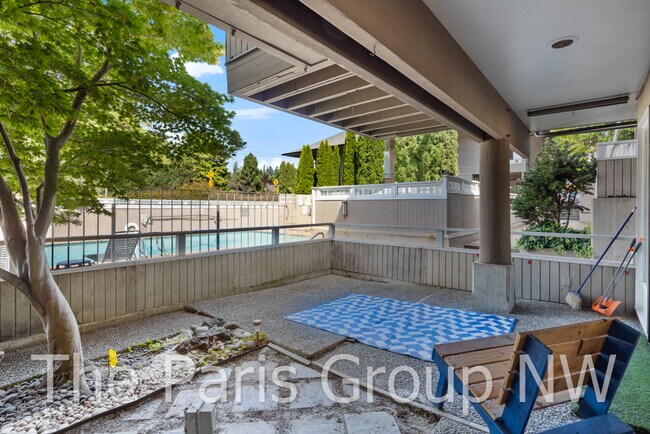 Building Photo - 942 100th Ave NE