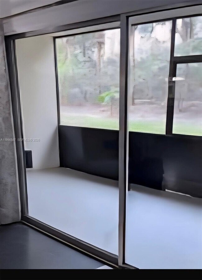 Building Photo - 900 SW 142nd Ave