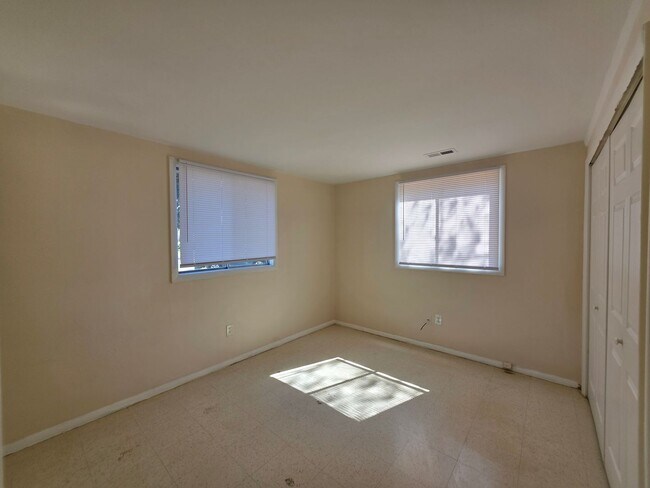 Building Photo - Move In Ready 3 Bedroom Home!