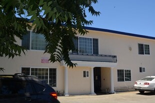 Building Photo - 2717 Orchard Ave