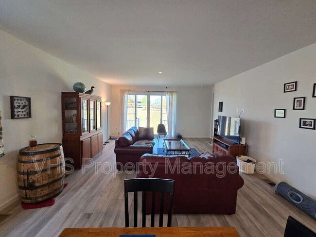 Building Photo - 609 Clover Ln