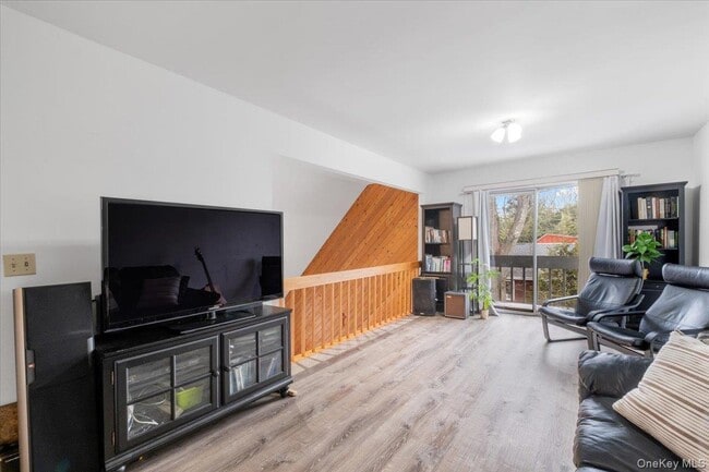 Building Photo - 712 Linda Ave