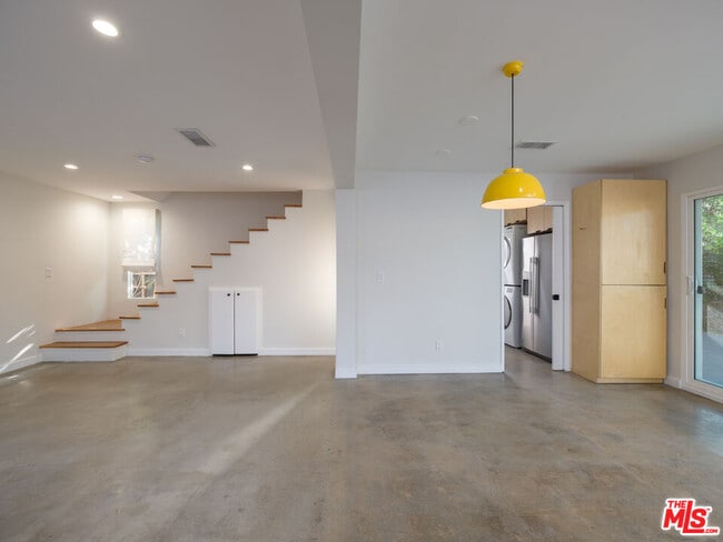 Building Photo - 2933 Acresite St