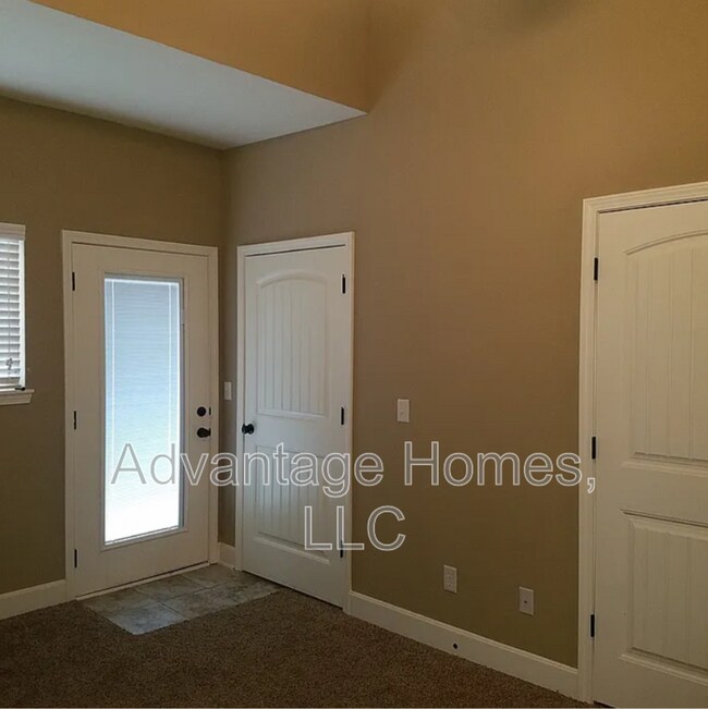 Building Photo - 2176 SW Timbertrace Ln