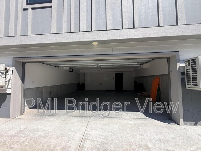 Building Photo - 315 W Peach St