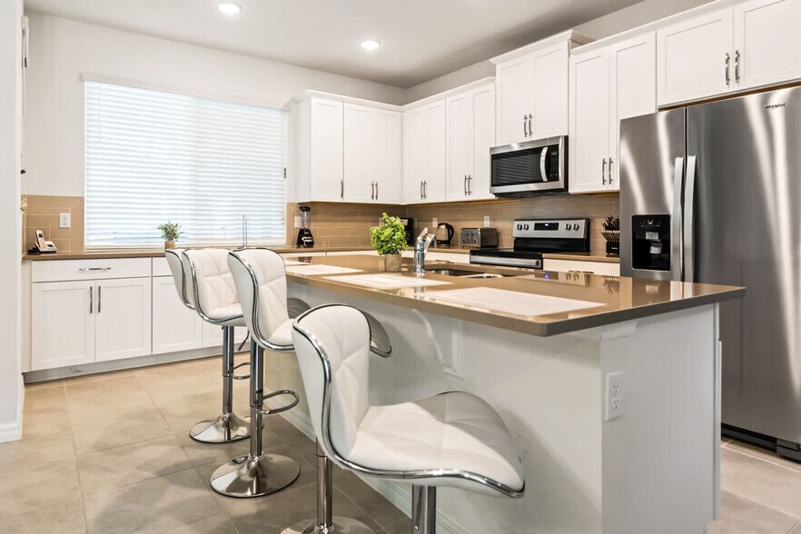 Building Photo - 1828 Tropical Palms Cir