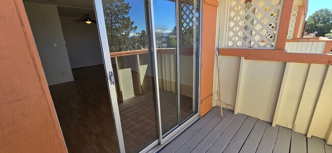 Building Photo - Top-floor 2-bedroom, 1-bath condo in Thornton with lots of natural light.