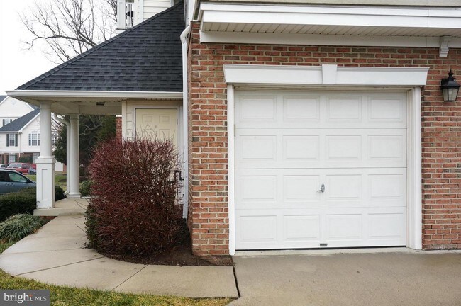 Building Photo - 25320 Lake Mist Square