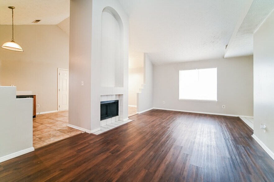 Building Photo - 3069 Oakvale Heights