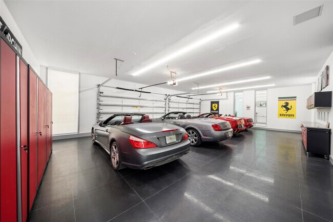 Building Photo - 17250 SW 52nd Ct