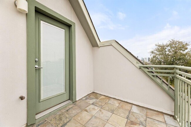 Building Photo - 4711 San Jacinto St